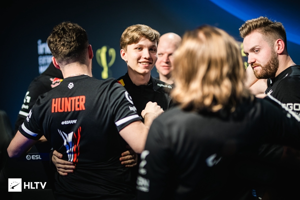 在英超强对 在英超强对